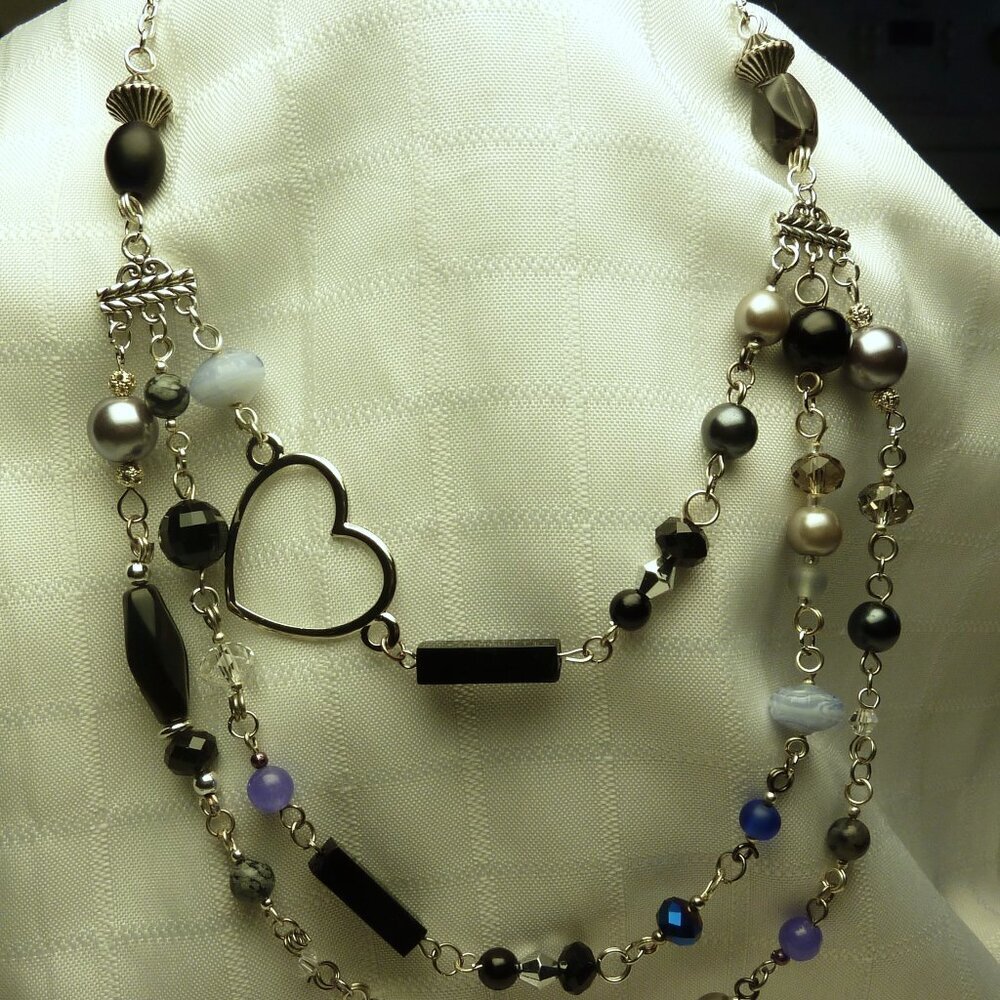 No 97 Beautiful handmade jewelry set: earrings, bracelet, and necklace - Picture 5 of 6